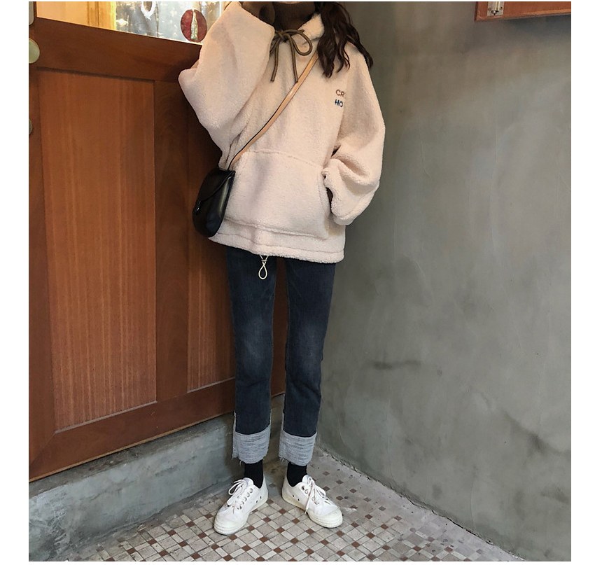 베이지·그레이 톤 플리스와 니트 전신 코디 사진