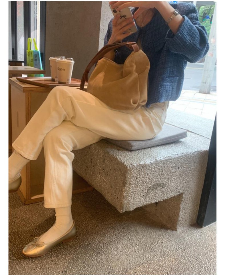 차콜·브라운 톤 재킷과 가디건 전신 코디 사진