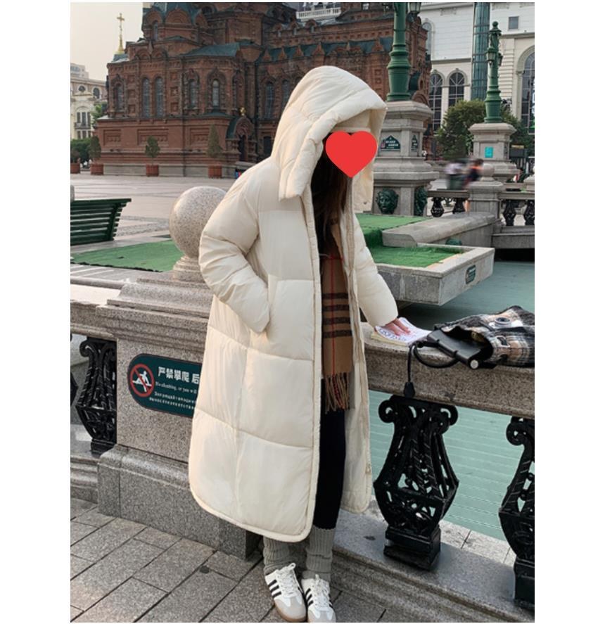 베이지·브라운 톤 패딩과 셔츠 전신 코디 사진