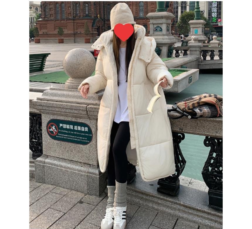 베이지·그레이 톤 패딩과 긴팔티 전신 코디 사진