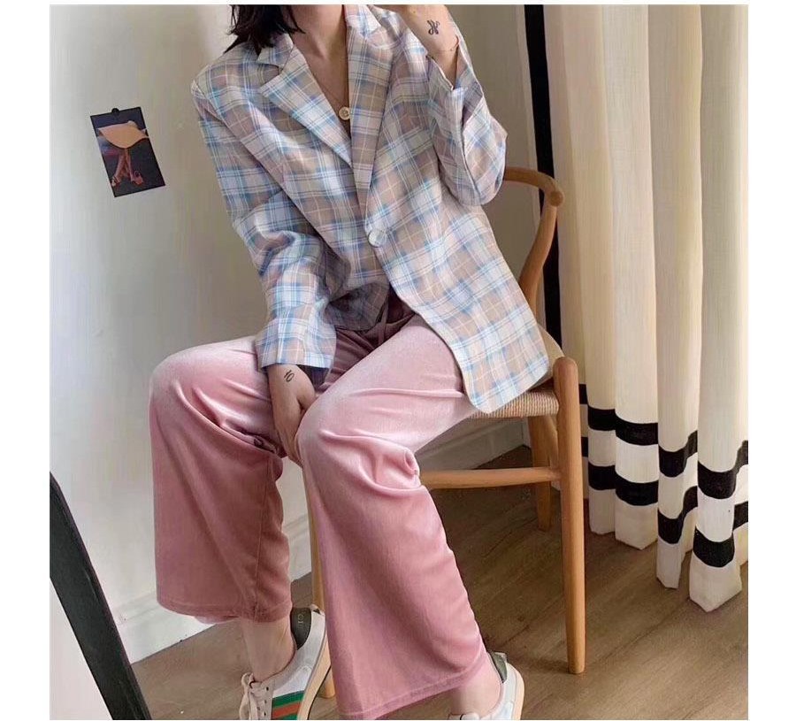 화이트·차콜 톤 와이드팬츠와 재킷 전신 코디 사진