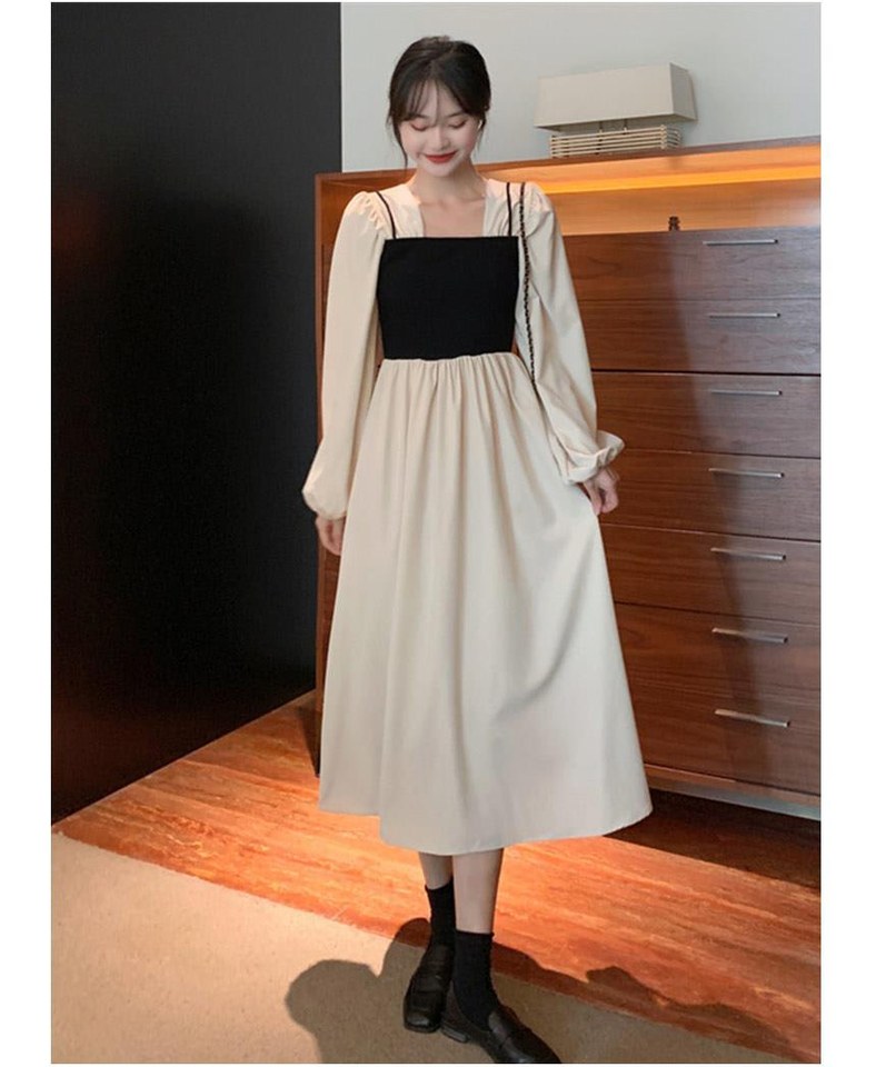 베이지·블랙 톤 원피스 전신 코디 사진