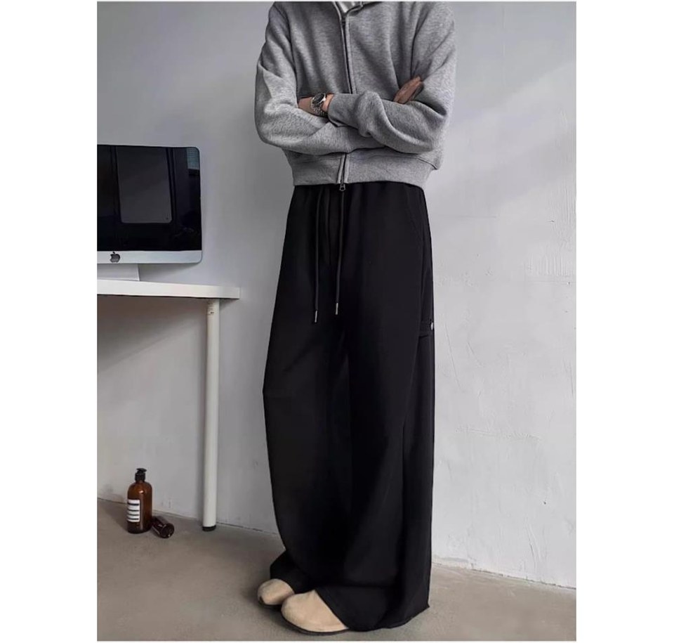 차콜·그레이 톤 청바지와 재킷 전신 코디 사진
