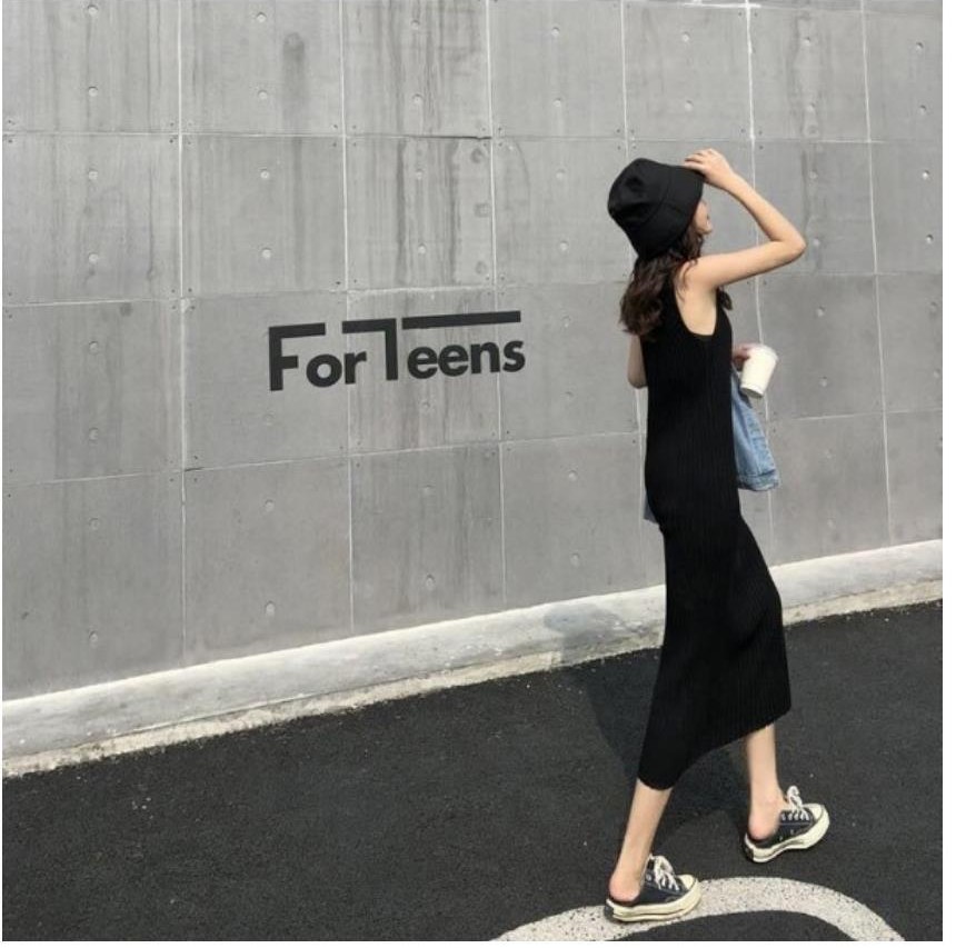 블랙·차콜 톤 원피스 전신 코디 사진