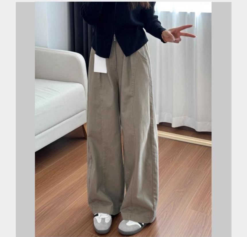 블랙·차콜 톤 청바지와 재킷 전신 코디 사진