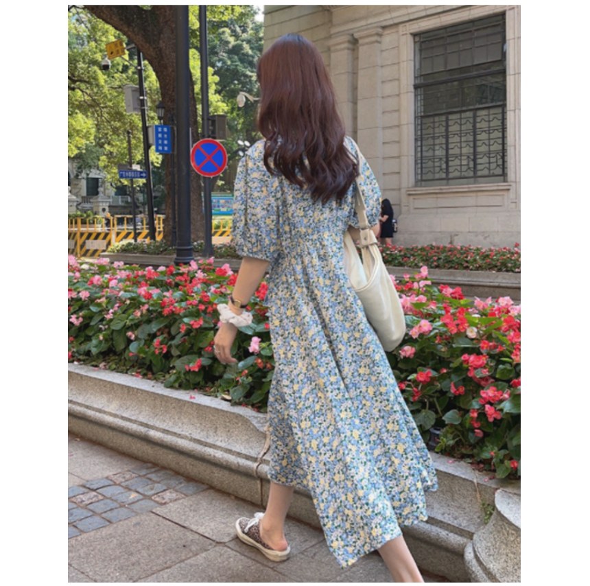 아이보리·차콜 톤 원피스 전신 코디 사진