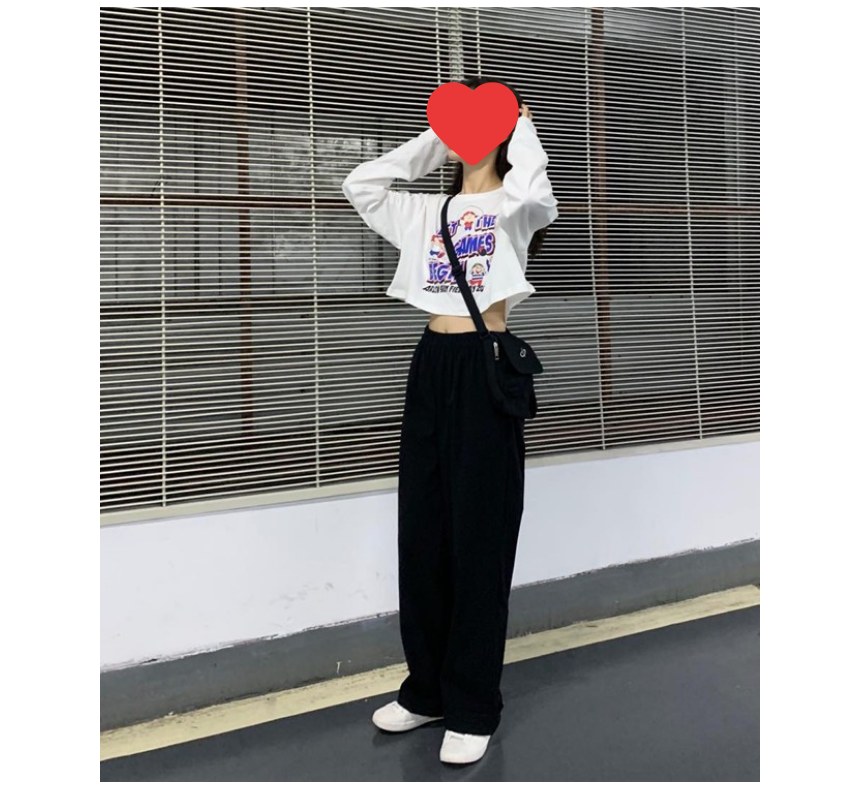 아이보리·차콜 톤 셔츠와 재킷 전신 코디 사진