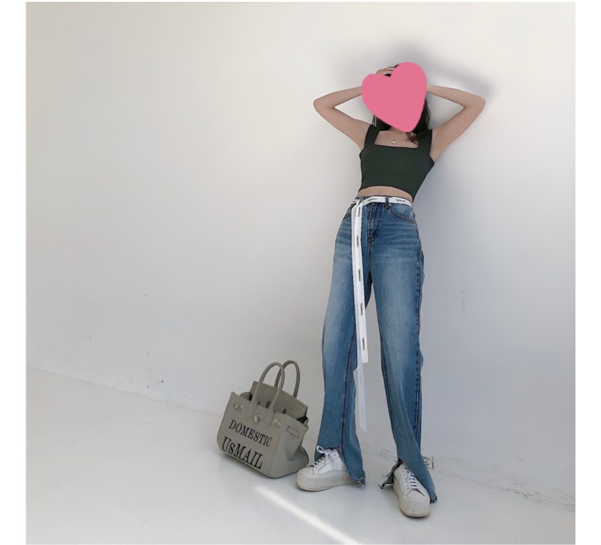 차콜·그레이 톤 니트와 청바지 전신 코디 사진