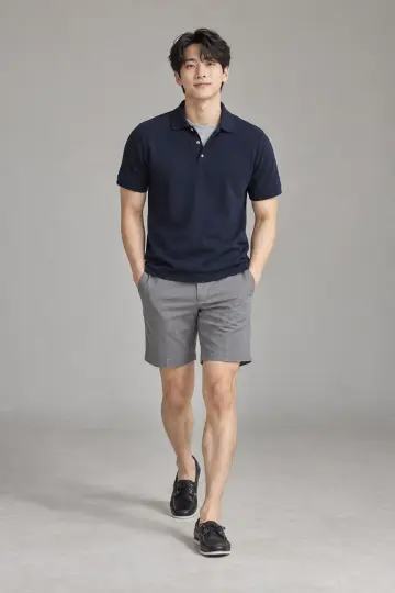 그레이·차콜 톤 반바지와 카라티 전신 코디 사진 (남자 반팔티)