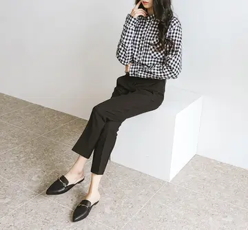 블랙·차콜 톤 체크 셔츠와 재킷 전신 코디 사진