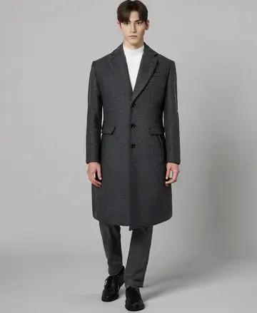 차콜·블랙 톤 울 코트와 니트 전신 코디 사진