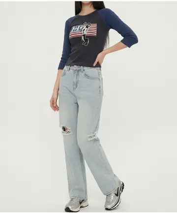 네이비·카멜 톤 청바지와 재킷 전신 코디 사진