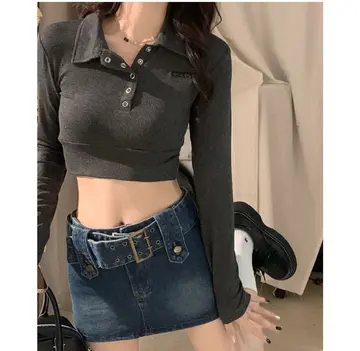 차콜·베이지 톤 미니스커트와 청자켓 전신 코디 사진