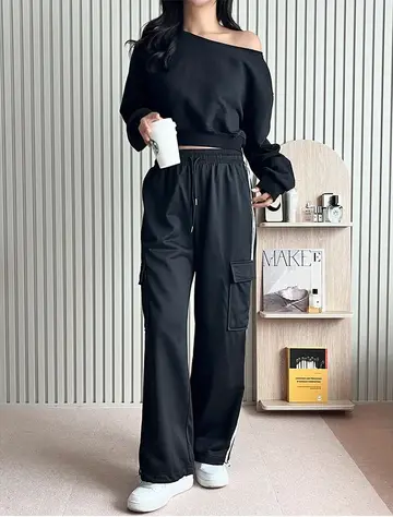 블랙 오버핏 와이드 조거팬츠와 블랙 긴팔티 전신 코디 사진