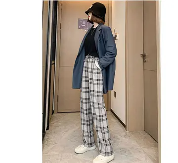 차콜·그레이 톤 체크 와이드팬츠와 블레이저 전신 코디 사진