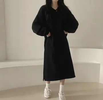 블랙 오버핏 원피스 전신 코디 사진