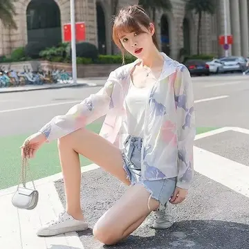 플라워 오버핏 집업과 화이트 반팔티 전신 코디 사진