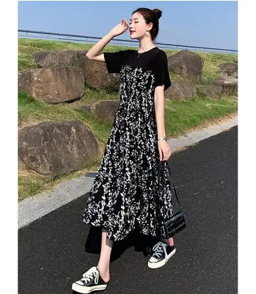 블랙·화이트 톤 하이웨스트 롱원피스 전신 코디 사진