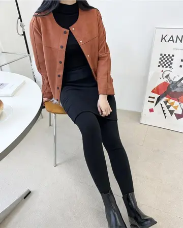 브라운 재킷과 셔츠 전신 코디 사진