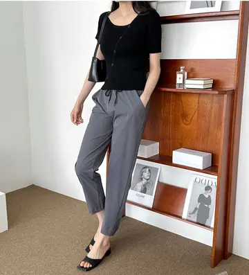 블랙·차콜 톤 배기팬츠 전신 코디 사진