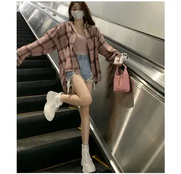 브라운·블랙 톤 체크 셔츠와 재킷 전신 코디 사진