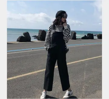 블랙·차콜 톤 원피스와 긴팔티 전신 코디 사진