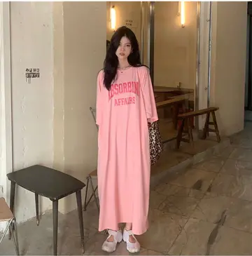 핑크·브라운 톤 롱원피스 전신 코디 사진