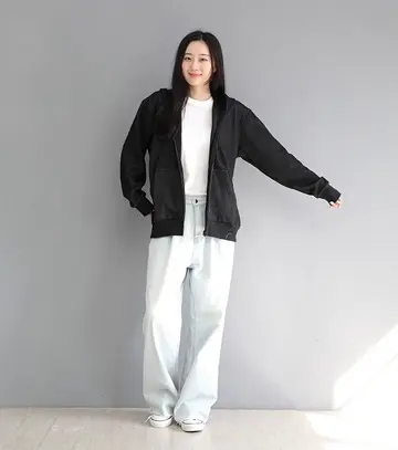 차콜 오버핏 기모 후드집업과 후드티 전신 코디 사진