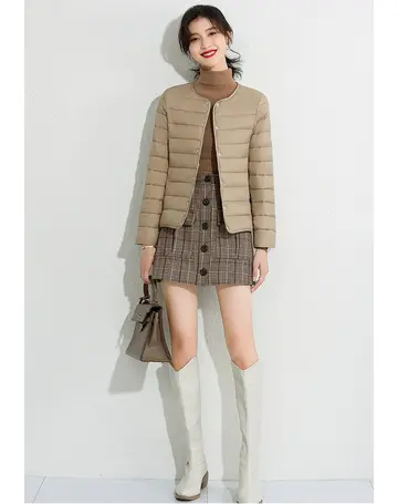 카키·베이지 톤 경량패딩 전신 코디 사진