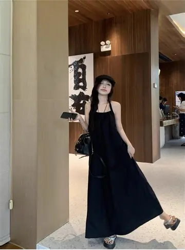 블랙 오버핏 원피스 전신 코디 사진
