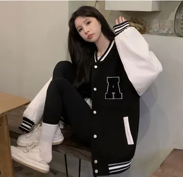 블랙·그레이 톤 재킷과 레깅스 전신 코디 사진