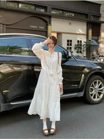 아이보리·화이트 톤 오버핏 롱원피스 전신 코디 사진