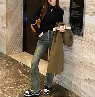 블랙 골지 니트와 코트 전신 코디 사진