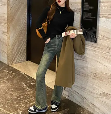 블랙 골지 니트와 코트 전신 코디 사진