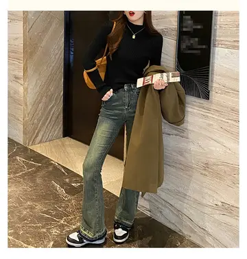 브라운·그레이 톤 골지 니트와 코트 전신 코디 사진