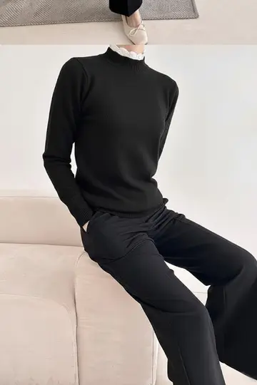 블랙·그레이 톤 터틀넥과 와이드팬츠 전신 코디 사진