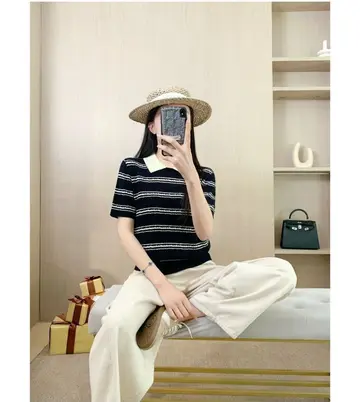 블랙·차콜 톤 꽈배기 배기팬츠와 가디건 전신 코디 사진