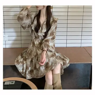 브라운·블랙 톤 플라워 롱원피스 전신 코디 사진