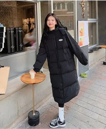 블랙 오버핏 롱패딩 전신 코디 사진