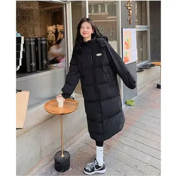 블랙·차콜 톤 롱패딩 전신 코디 사진
