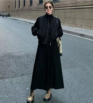 오버핏 하이웨스트 롱원피스와 블랙 블루종 전신 코디 사진