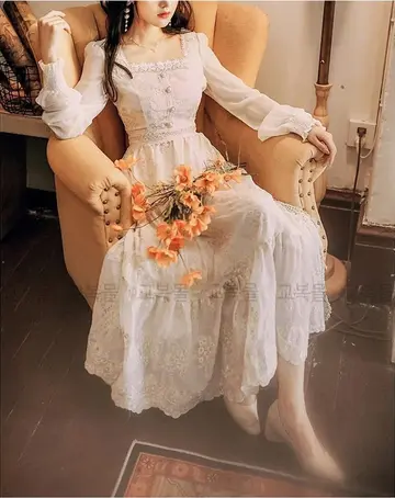 화이트 플라워 롱원피스 전신 코디 사진