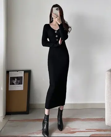 블랙 톤 롱원피스 전신 코디 사진