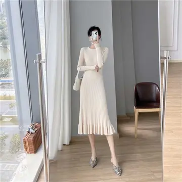 아이보리·베이지 톤 골지 롱원피스 전신 코디 사진