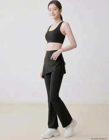 블랙·차콜 톤 스커트와 나시 전신 코디 사진