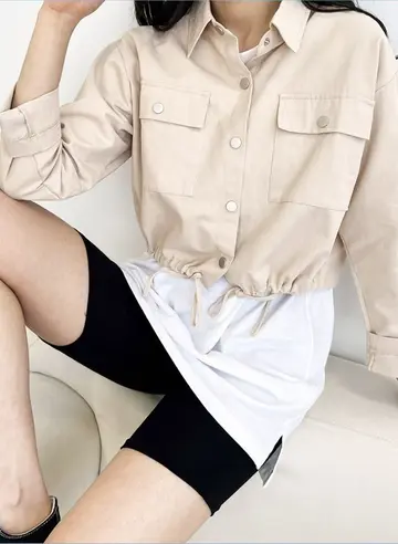 화이트·아이보리 톤 오버핏 레깅스와 재킷 전신 코디 사진
