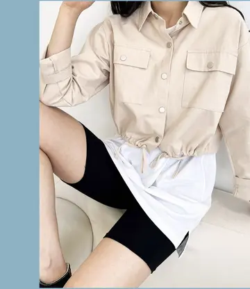 화이트·아이보리 톤 레깅스와 재킷 전신 코디 사진