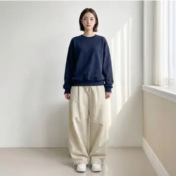 네이비·블랙 톤 와이드팬츠와 맨투맨 전신 코디 사진