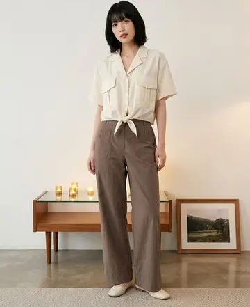 베이지·카멜 톤 와이드팬츠와 셔츠 전신 코디 사진