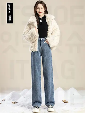 그레이·베이지 톤 청바지와 플리스 전신 코디 사진